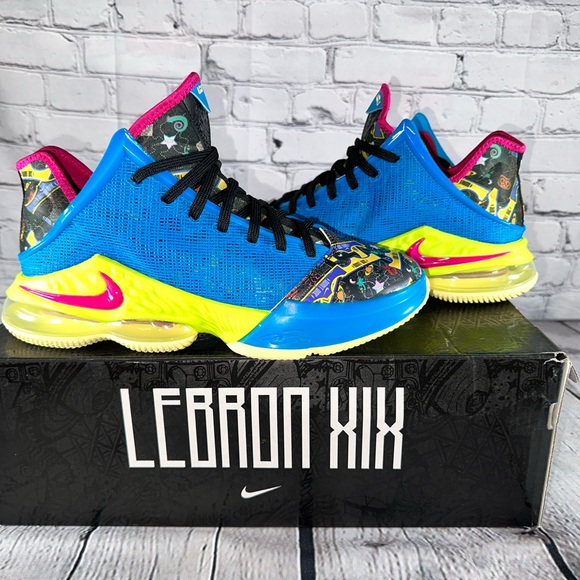 Nike Lebron XIX low size 10 in used condition comes as pictured. - Picture 2 of 9